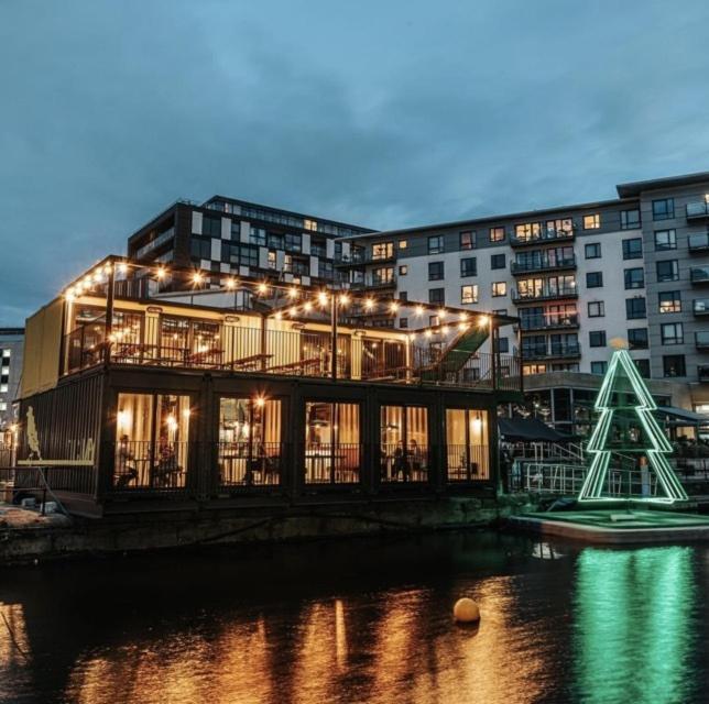 Deluxe River Canal View & Free Secure Parking! ลีดส์ ภายนอก รูปภาพ