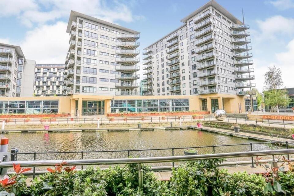 Deluxe River Canal View & Free Secure Parking! ลีดส์ ภายนอก รูปภาพ
