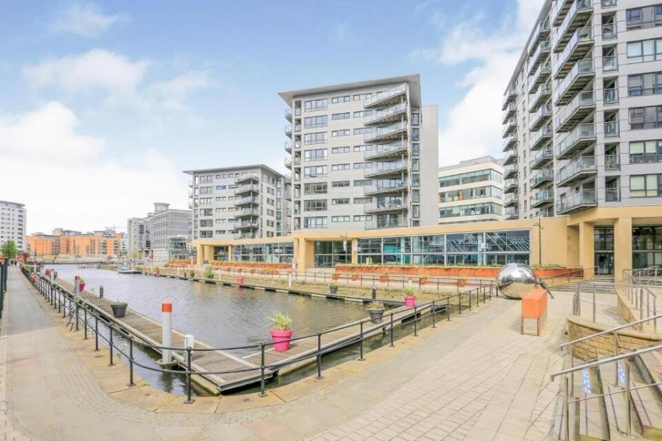 Deluxe River Canal View & Free Secure Parking! ลีดส์ ภายนอก รูปภาพ
