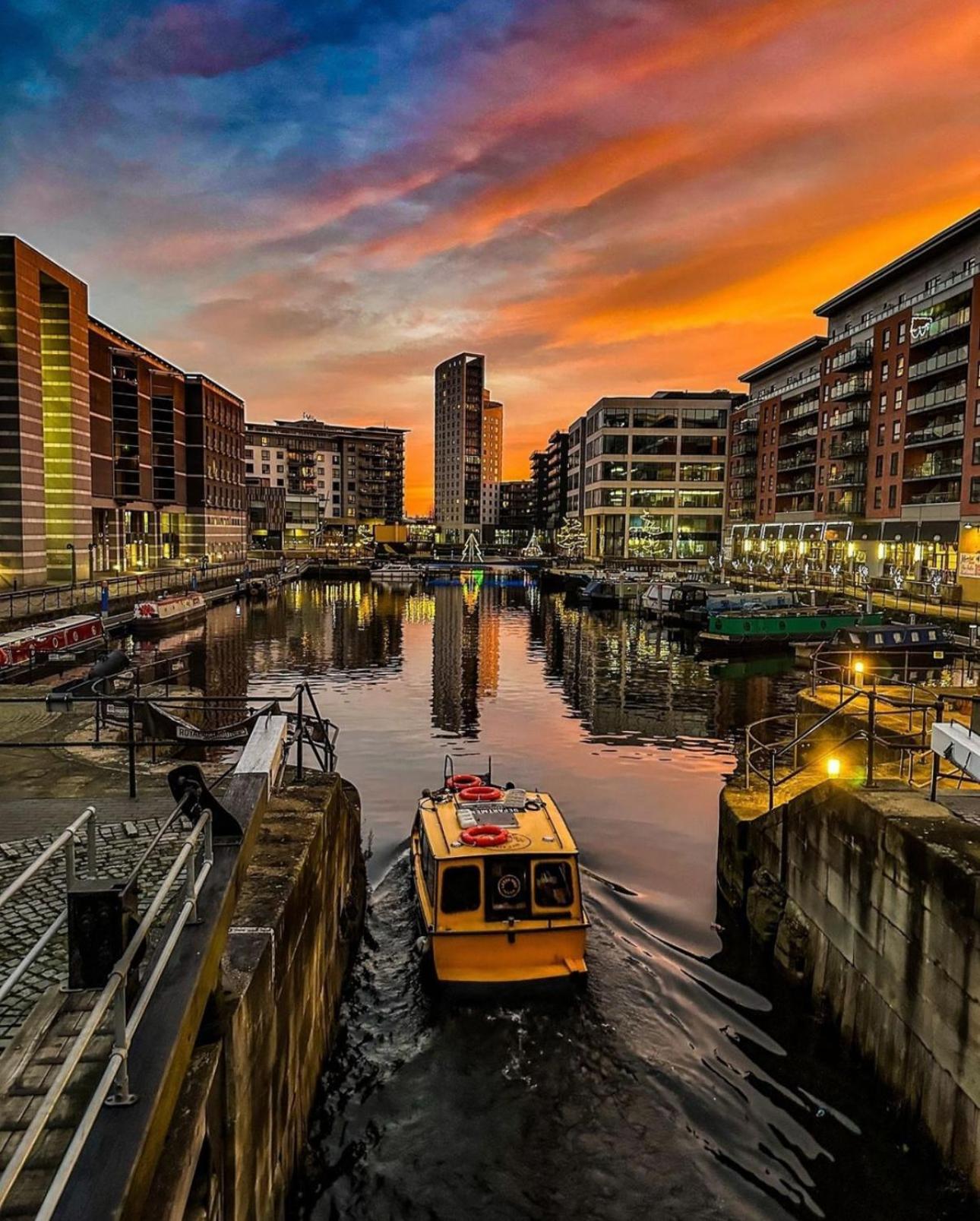 Deluxe River Canal View & Free Secure Parking! ลีดส์ ภายนอก รูปภาพ